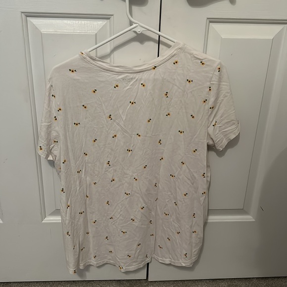 Yellow flower shirt - Picture 2 of 4